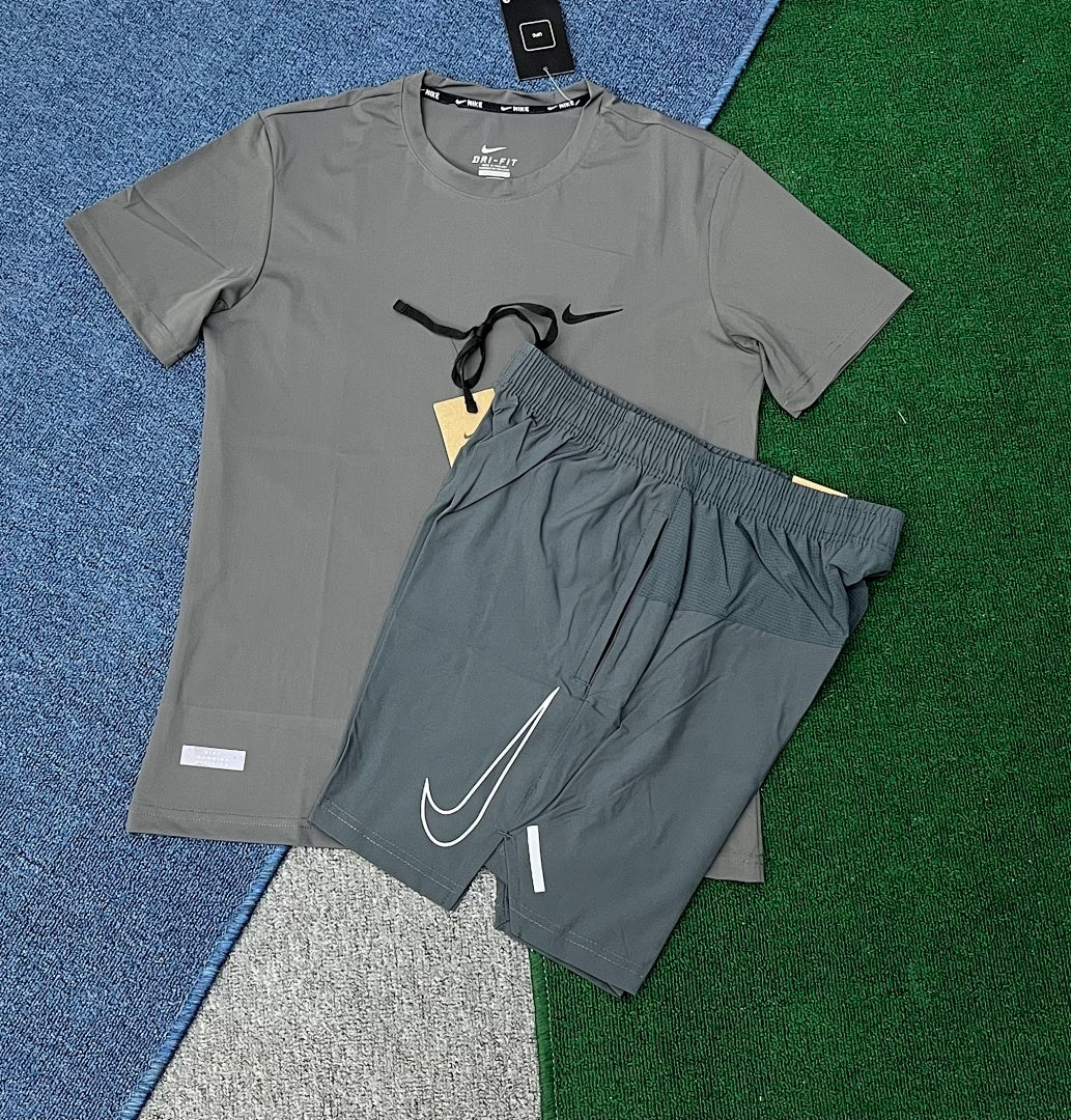 Ensemble Nike – T-Shirt & Short