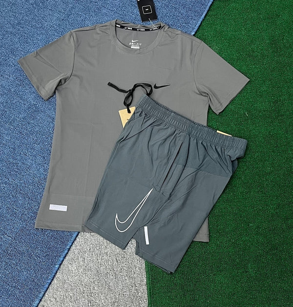 Ensemble Nike – T-Shirt & Short