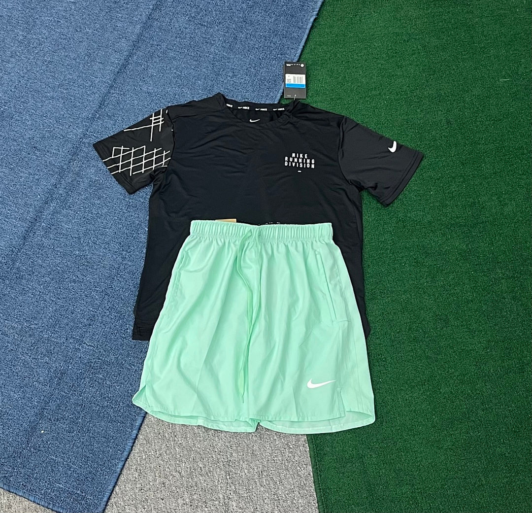 Ensemble Nike – T-Shirt & Short