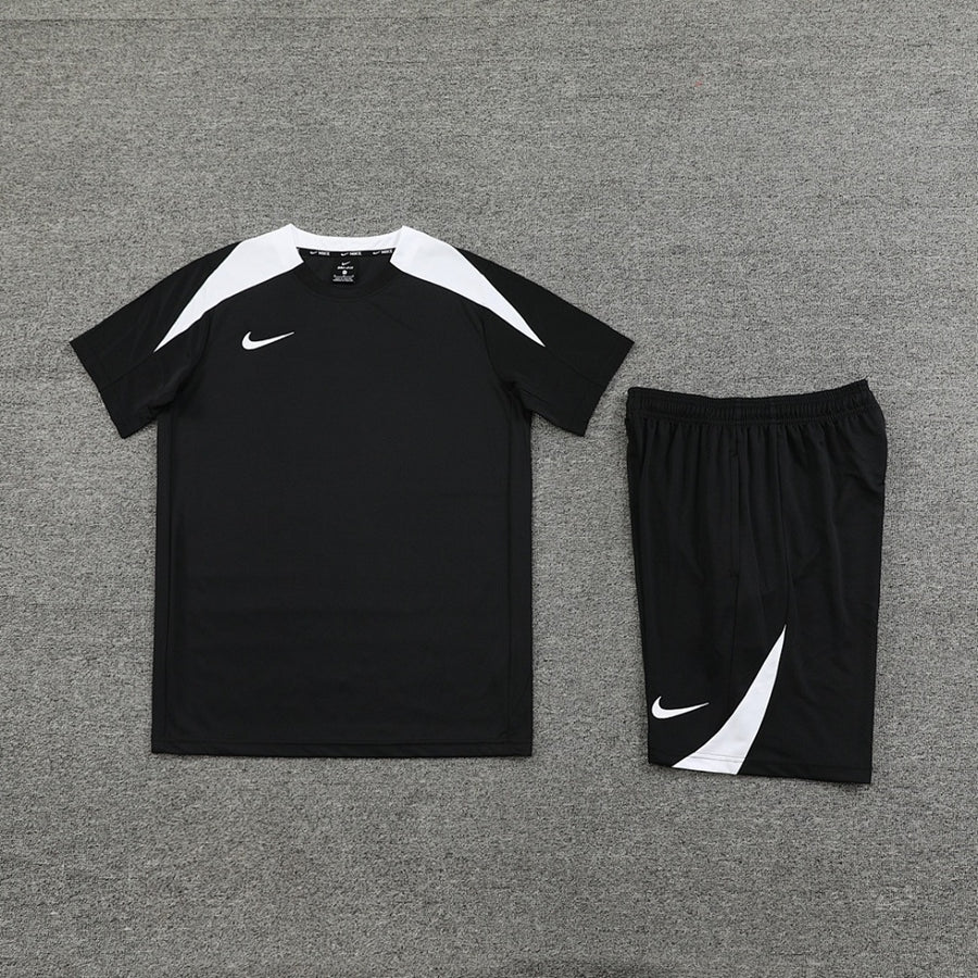 Ensemble Nike – T-Shirt & Short