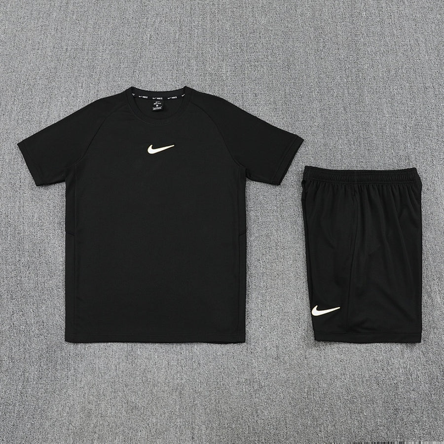 Ensemble Nike – T-Shirt & Short