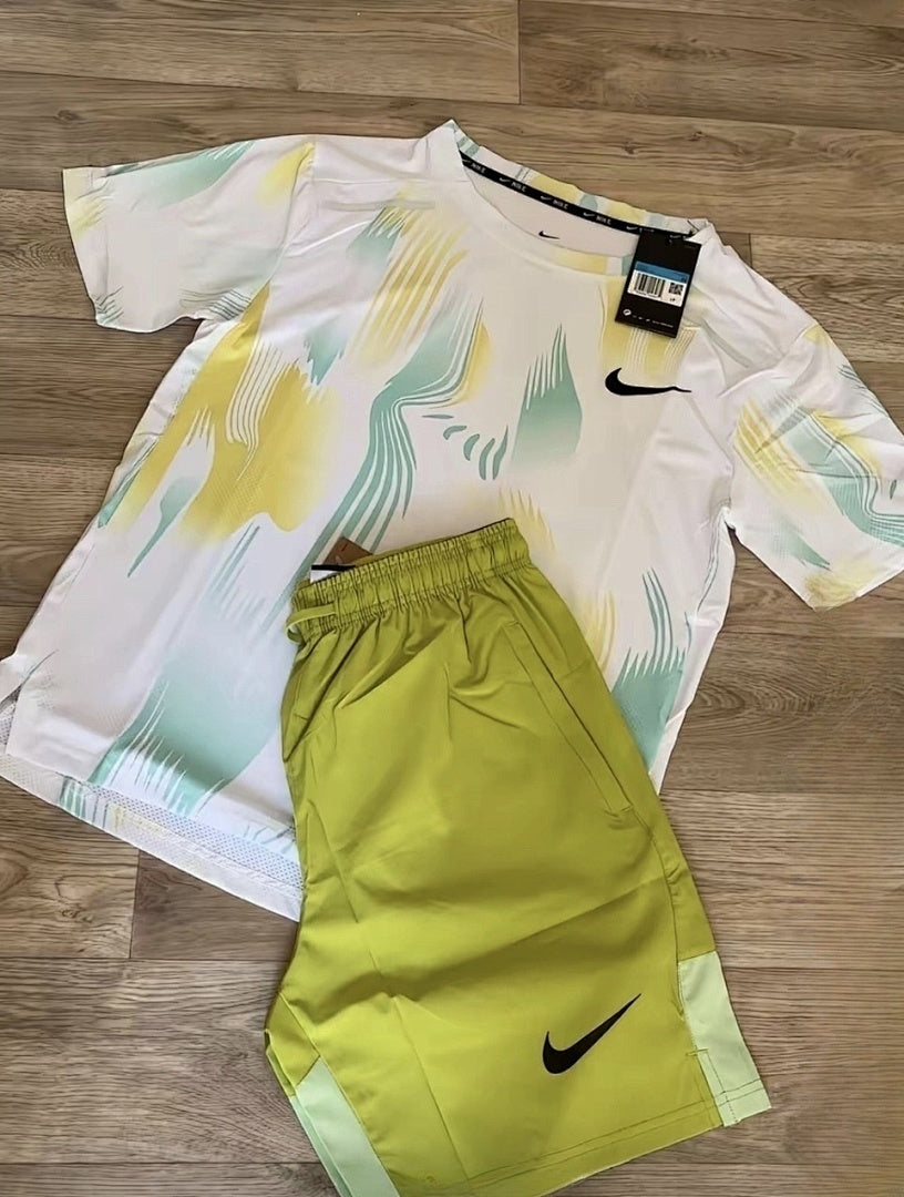 Ensemble Nike – T-Shirt & Short