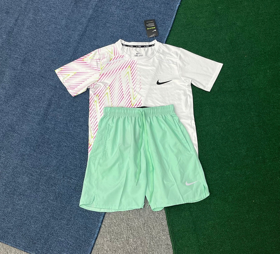 Ensemble Nike – T-Shirt & Short