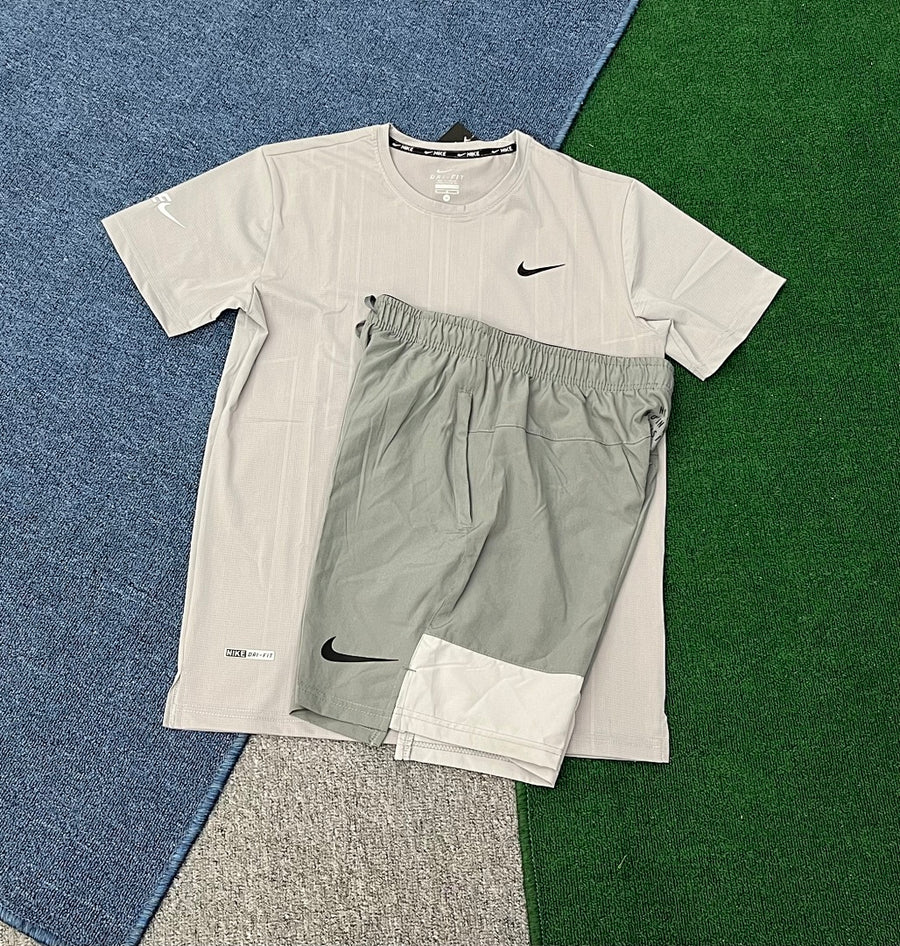 Ensemble Nike – T-Shirt & Short