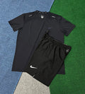 Ensemble Nike – T-Shirt & Short
