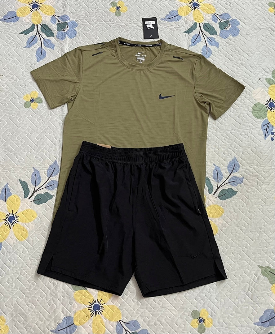 Ensemble Nike – T-Shirt & Short