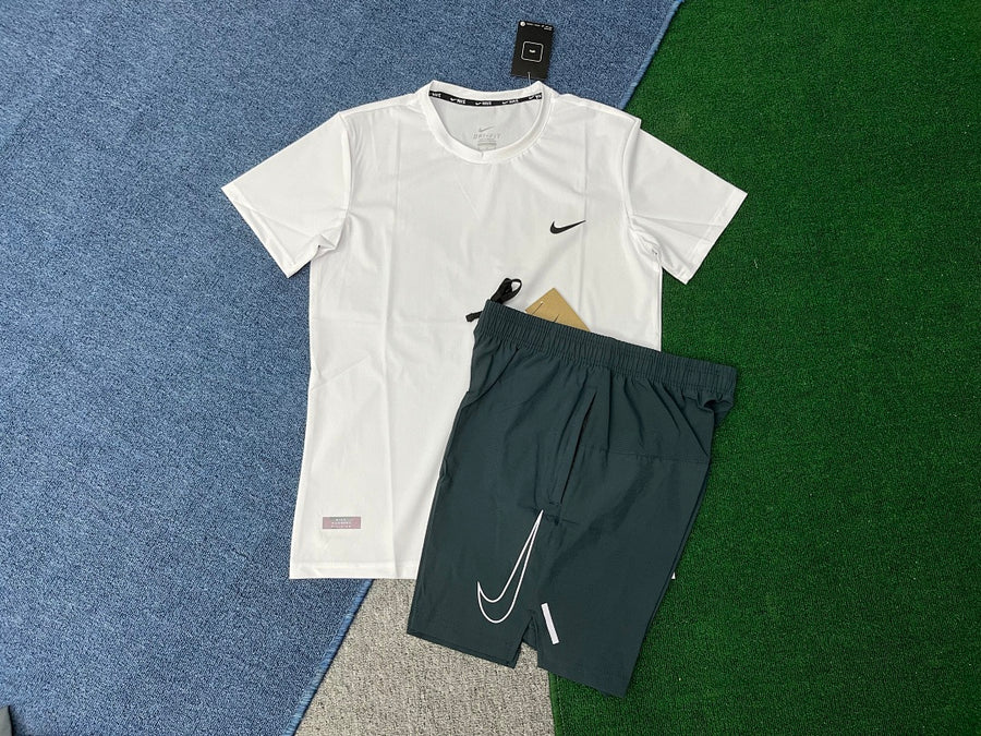 Ensemble Nike – T-Shirt & Short