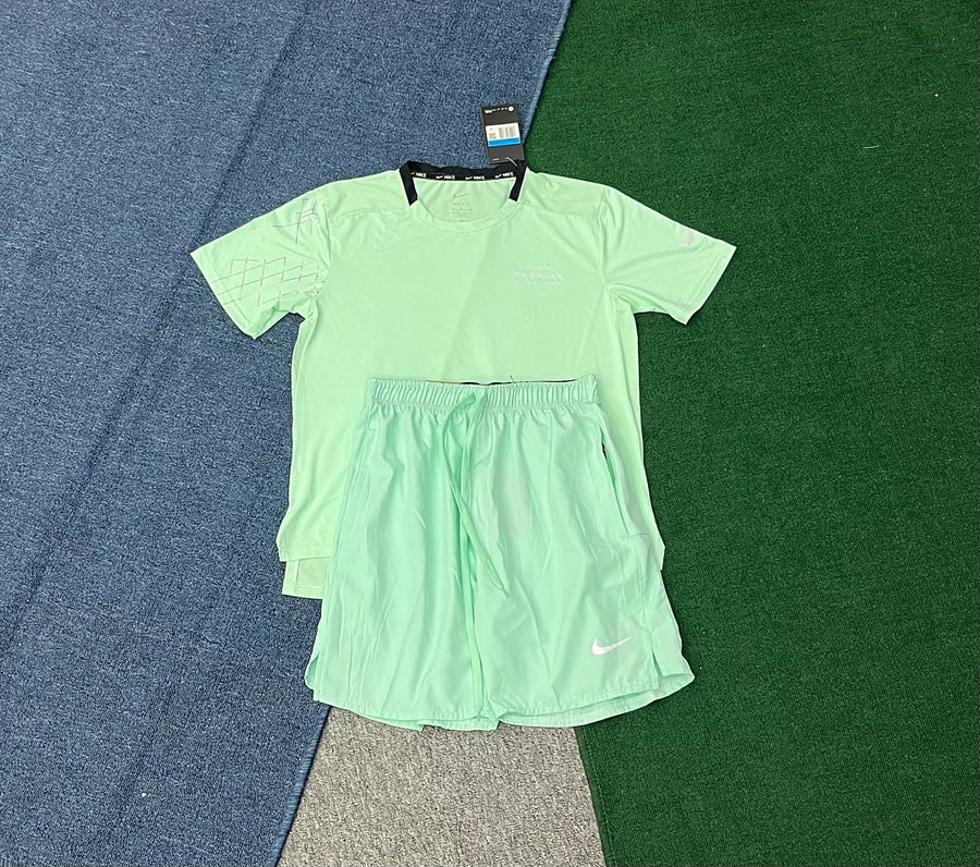 Ensemble Nike – T-Shirt & Short