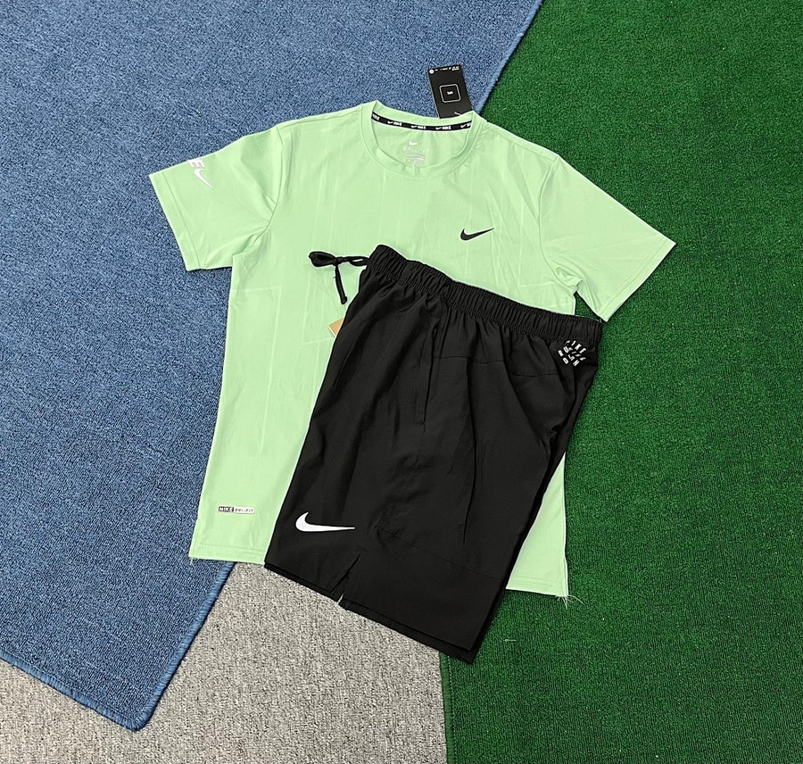 Ensemble Nike – T-Shirt & Short
