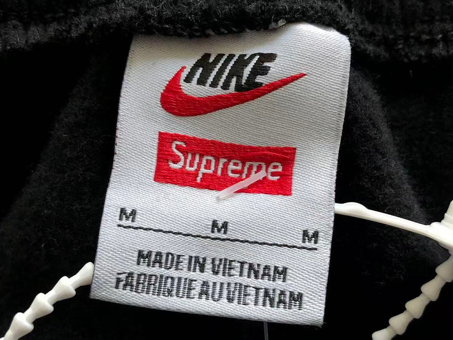 Survêtement Supreme x Nike – Ensemble Crewneck & Pantalon Fleece SS24