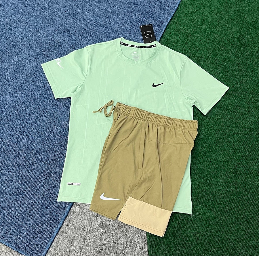 Ensemble Nike – T-Shirt & Short