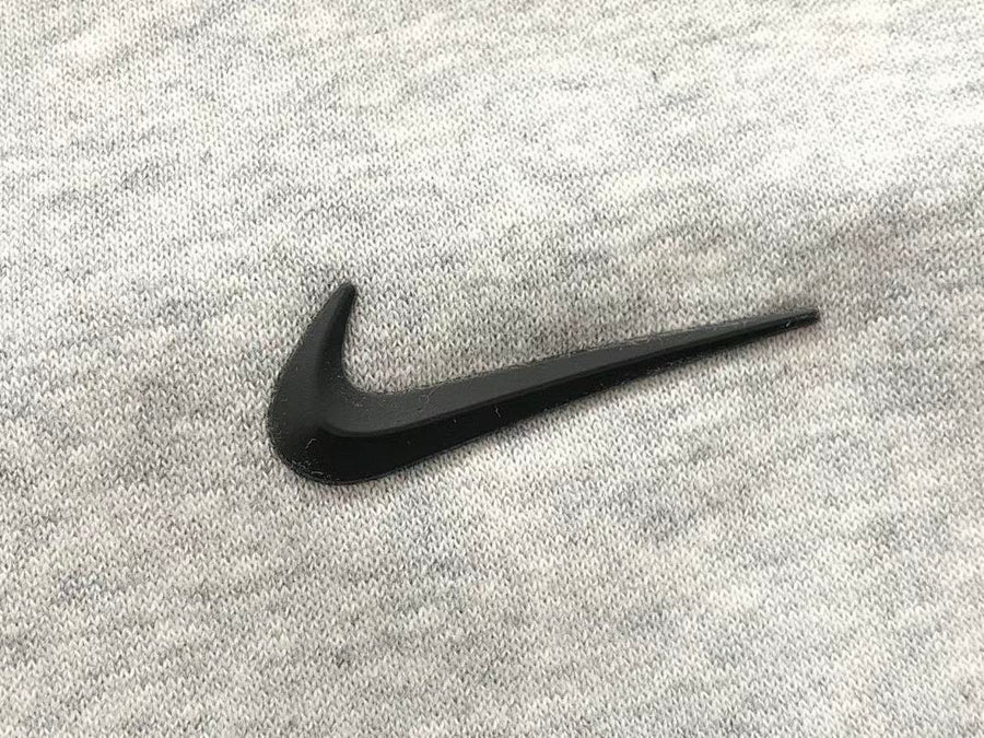 Survêtement Nike Solo Swoosh – Ensemble Hoodie & Pantalon Fleece