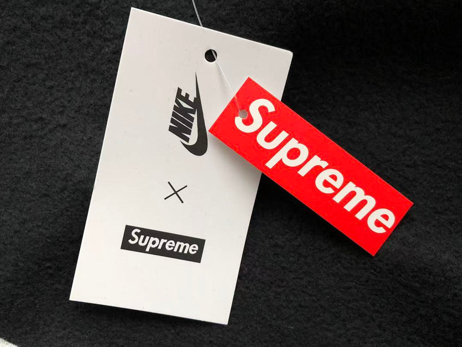 Survêtement Supreme x Nike – Ensemble Hoodie & Pantalon Fleece SS24