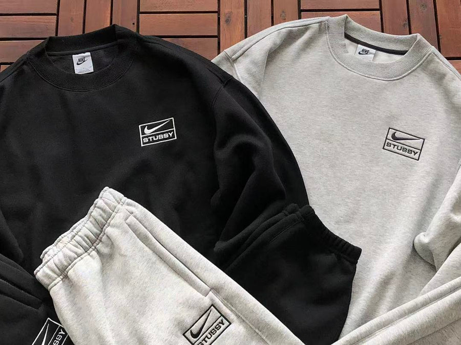Survêtement Nike x Stüssy – Ensemble Crewneck & Pantalon Fleece SS24