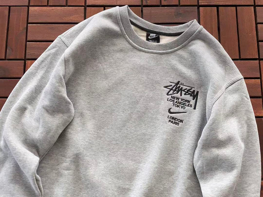 Survêtement Nike x Stüssy – Ensemble Crewneck & Pantalon Fleece SS24