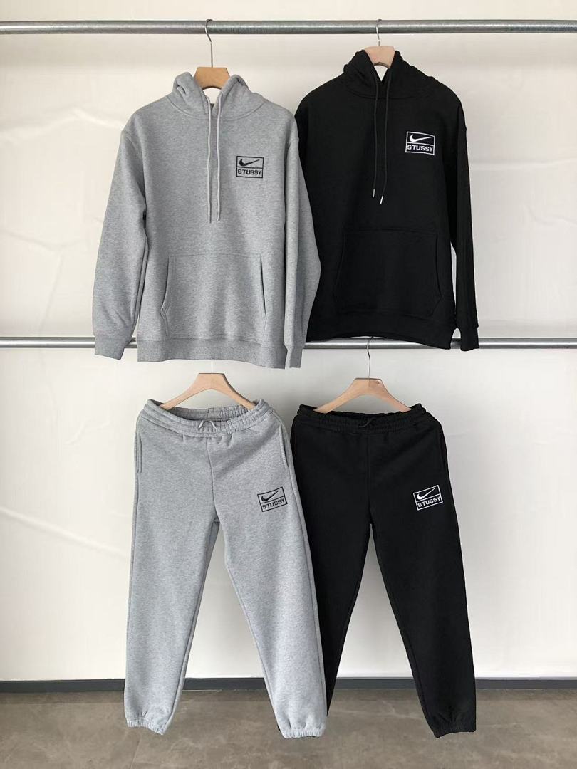 Survêtement Nike x Stüssy – Ensemble Hoodie Pullover & Pantalon Fleece SS24