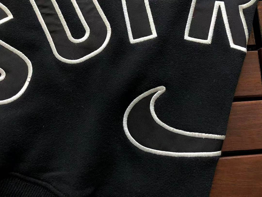 Survêtement Supreme x Nike – Ensemble Crewneck & Pantalon Fleece SS24