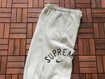 Survêtement Supreme x Nike – Ensemble Crewneck & Pantalon Fleece SS24 37