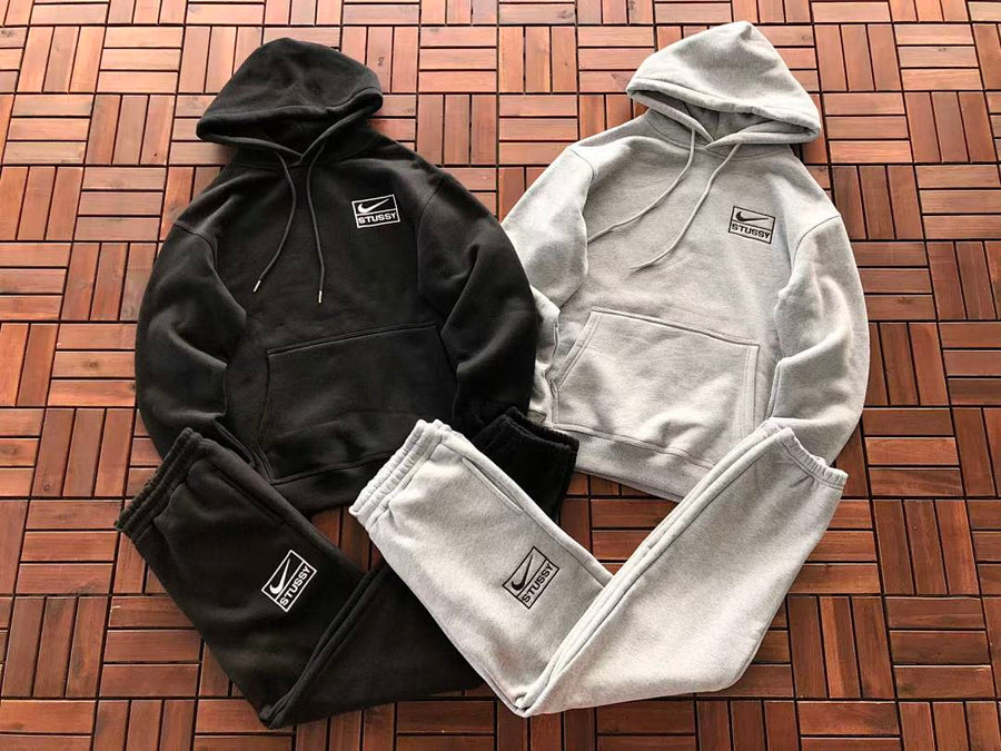 Survêtement Nike x Stüssy – Ensemble Hoodie Pullover & Pantalon Fleece SS24