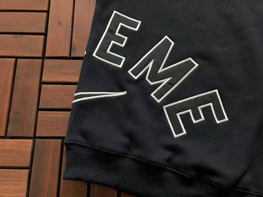 Survêtement Supreme x Nike – Ensemble Crewneck & Pantalon Fleece SS24