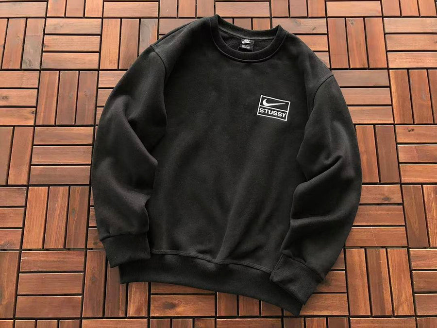 Survêtement Nike x Stüssy – Ensemble Crewneck & Pantalon Fleece SS24