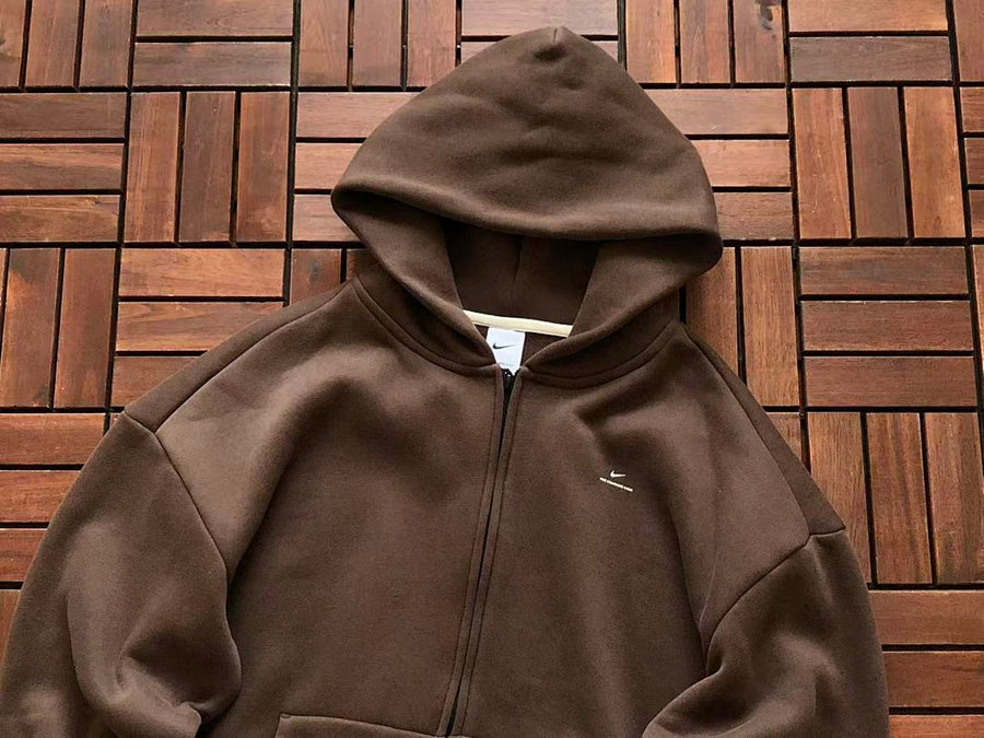 Survêtement Nike Solo Swoosh – Ensemble Hoodie Zippé & Pantalon Fleece