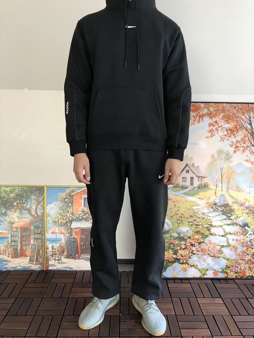 Survêtement Nike Solo Swoosh – Ensemble Hoodie & Pantalon Fleece