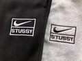 Survêtement Nike x Stüssy – Ensemble Hoodie Pullover & Pantalon Fleece SS24