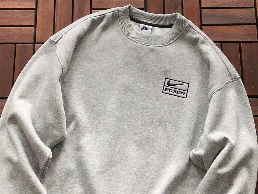Survêtement Nike x Stüssy – Ensemble Crewneck & Pantalon Fleece SS24