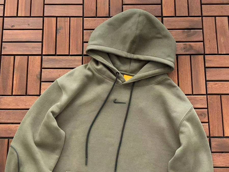 Survêtement Nike Solo Swoosh – Ensemble Hoodie & Pantalon Fleece