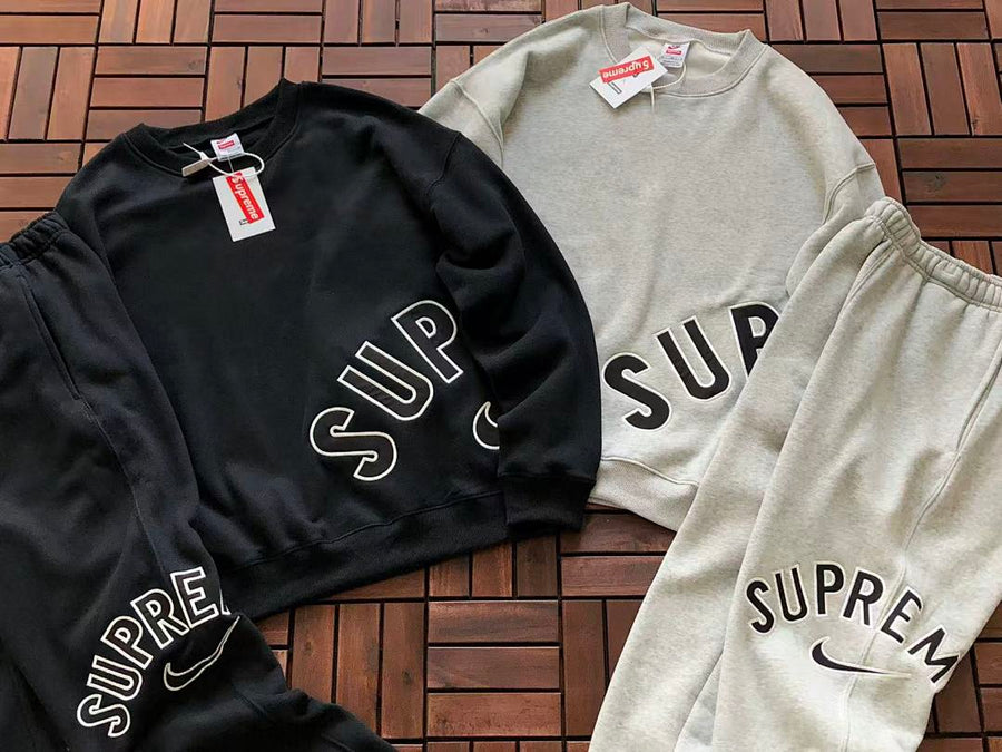Survêtement Supreme x Nike – Ensemble Crewneck & Pantalon Fleece SS24