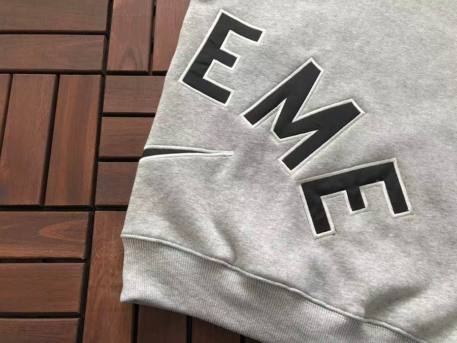 Survêtement Supreme x Nike – Ensemble Crewneck & Pantalon Fleece SS24