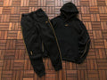 Survêtement Nike x NOCTA Drake – Ensemble Hoodie & Pantalon Fleece Noir/Or