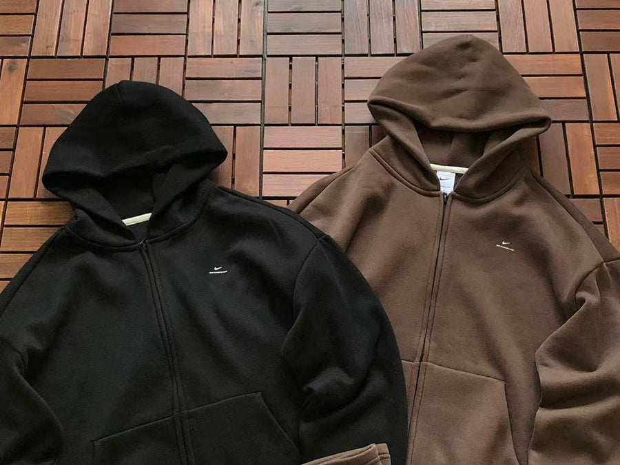 Survêtement Nike Solo Swoosh – Ensemble Hoodie Zippé & Pantalon Fleece