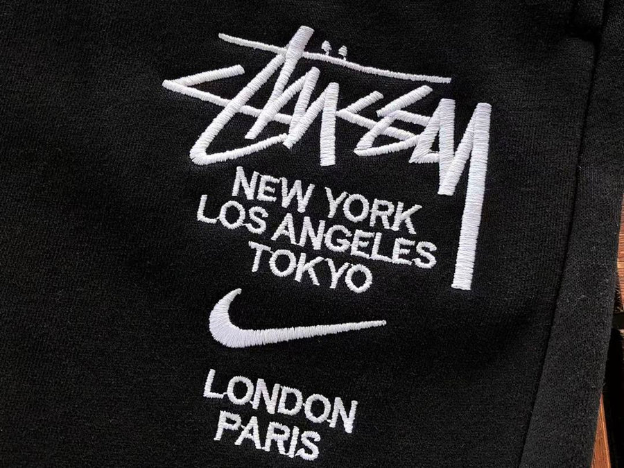 Survêtement Nike x Stüssy – Ensemble Full-Zip Hoodie & Pantalon Fleece SS24