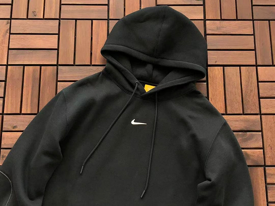 Survêtement Nike Solo Swoosh – Ensemble Hoodie & Pantalon Fleece