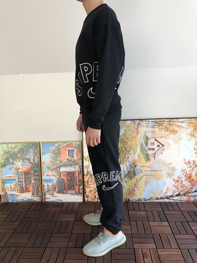 Survêtement Supreme x Nike – Ensemble Crewneck & Pantalon Fleece SS24