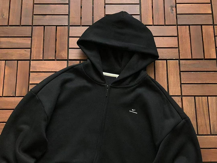 Survêtement Nike Solo Swoosh – Ensemble Hoodie Zippé & Pantalon Fleece