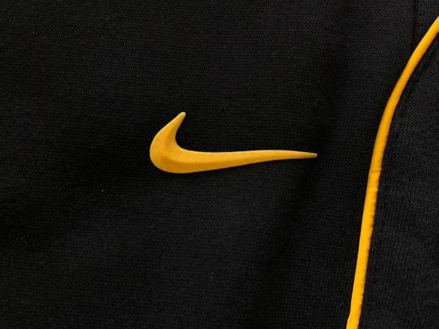 Survêtement Nike x NOCTA Drake – Ensemble Hoodie & Pantalon Fleece Noir/Or