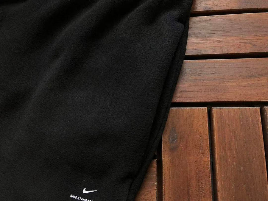 Survêtement Nike Solo Swoosh – Ensemble Hoodie Zippé & Pantalon Fleece