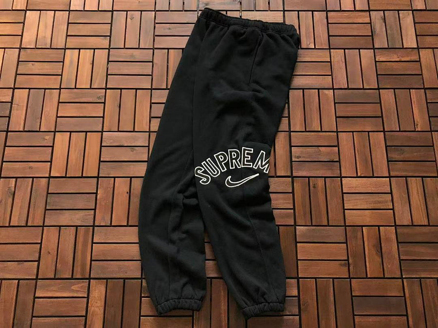Survêtement Supreme x Nike – Ensemble Crewneck & Pantalon Fleece SS24