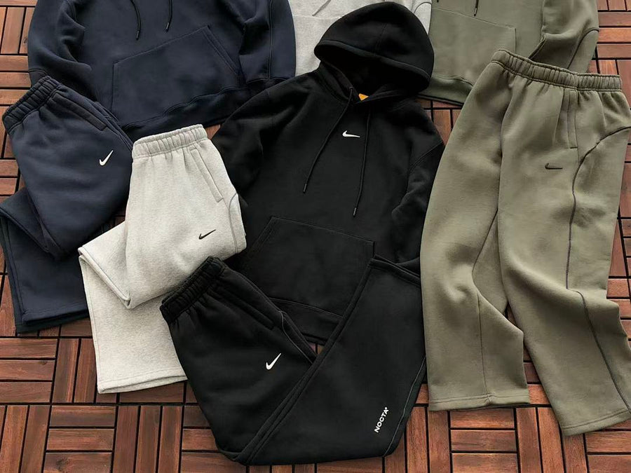 Survêtement Nike Solo Swoosh – Ensemble Hoodie & Pantalon Fleece