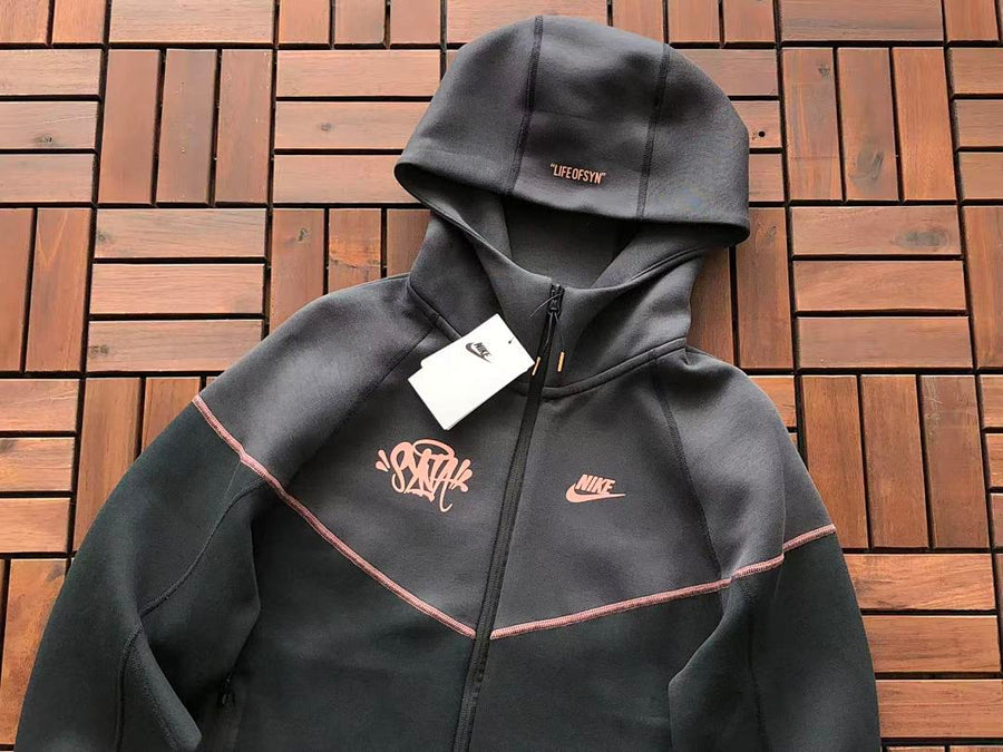 Survêtement Nike x Central Cee Syna World Tech Fleece – Ensemble Hoodie & Pantalon