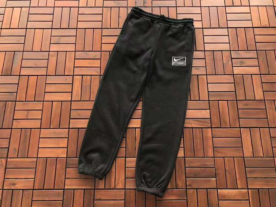 Survêtement Nike x Stüssy – Ensemble Hoodie Pullover & Pantalon Fleece SS24