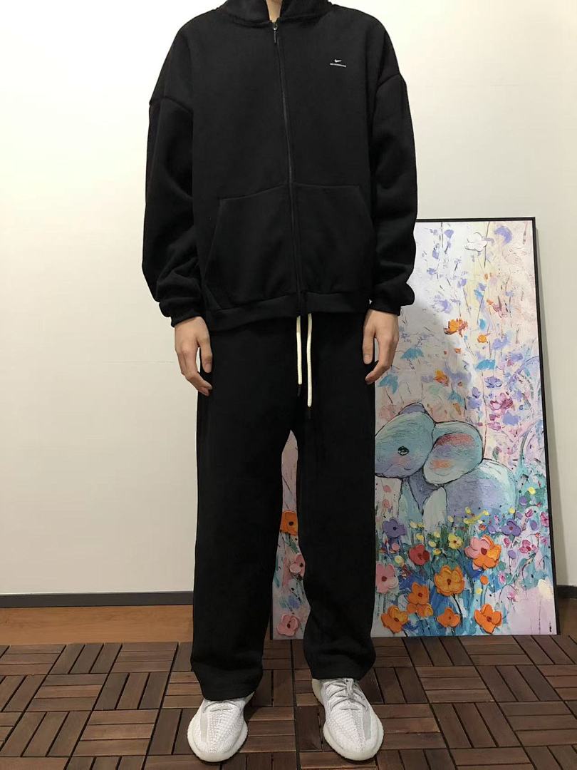 Survêtement Nike Solo Swoosh – Ensemble Hoodie Zippé & Pantalon Fleece