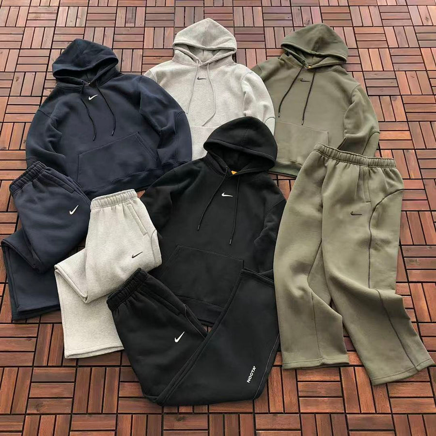 Survêtement Nike Solo Swoosh – Ensemble Hoodie & Pantalon Fleece