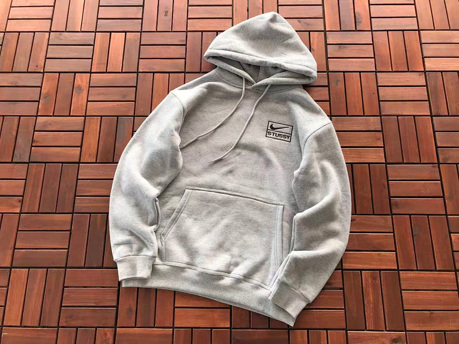 Survêtement Nike x Stüssy – Ensemble Hoodie Pullover & Pantalon Fleece SS24
