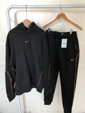 Survêtement Nike x NOCTA Drake – Ensemble Hoodie & Pantalon Fleece Noir/Or