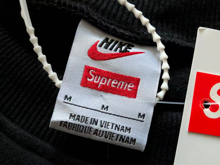 Survêtement Supreme x Nike – Ensemble Crewneck & Pantalon Fleece SS24