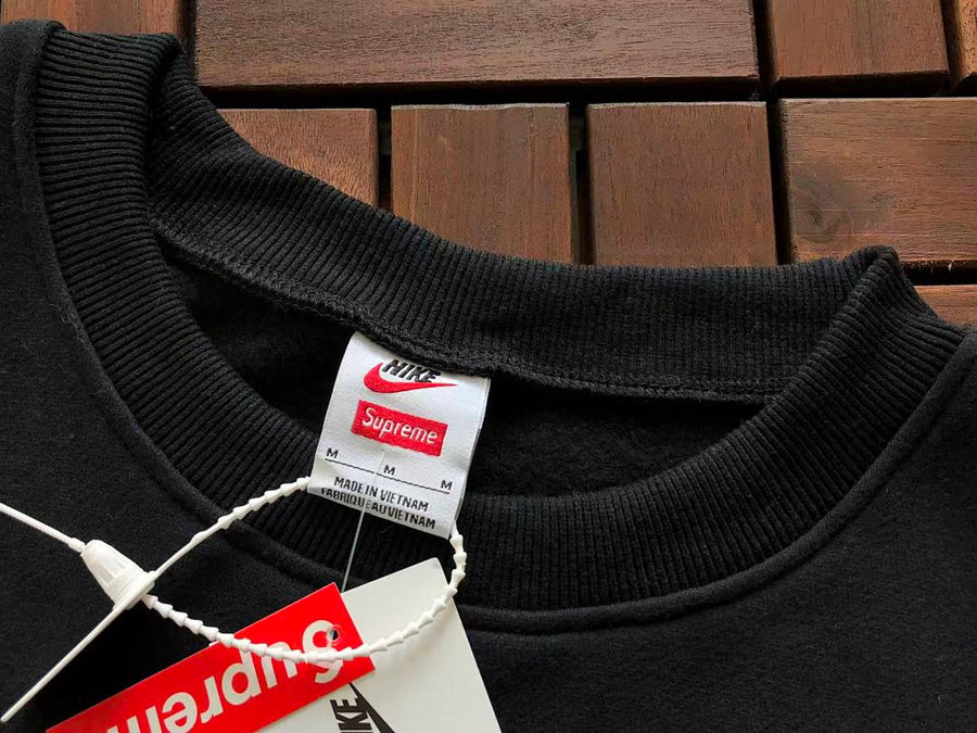 Survêtement Supreme x Nike – Ensemble Crewneck & Pantalon Fleece SS24